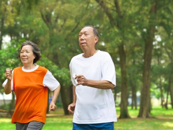 We know that eating right and exercising can help stave off cognitive&nbsp;decline…